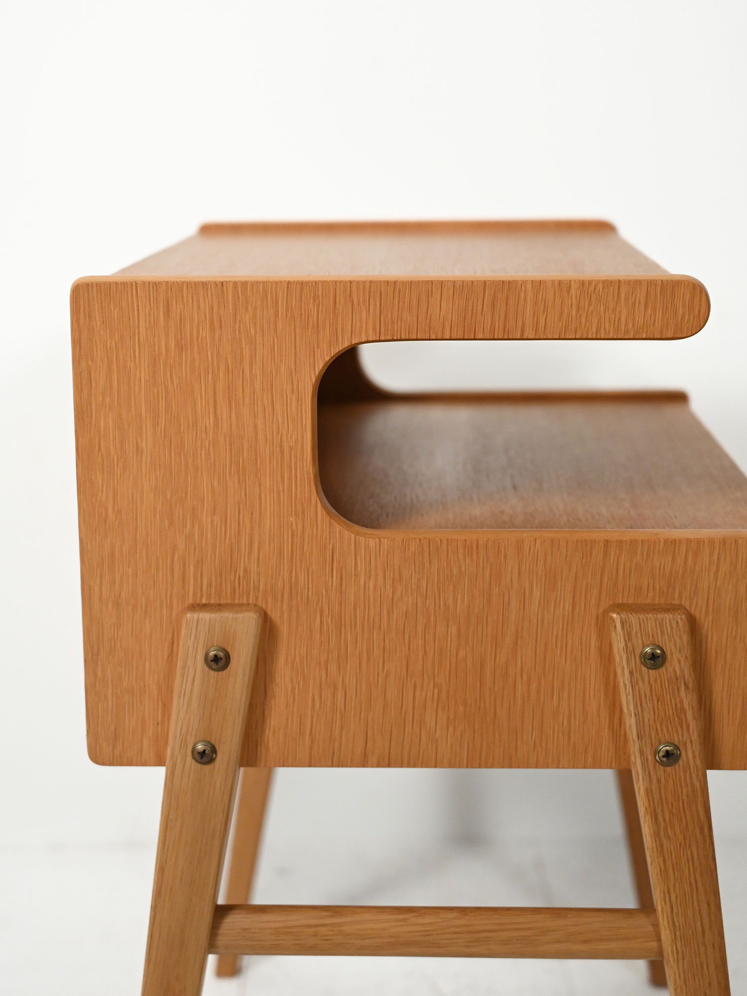 Pair of Scandinavian shaped bedside tables oak-f Pair of Scandinavian shaped bedside tables in oak-f