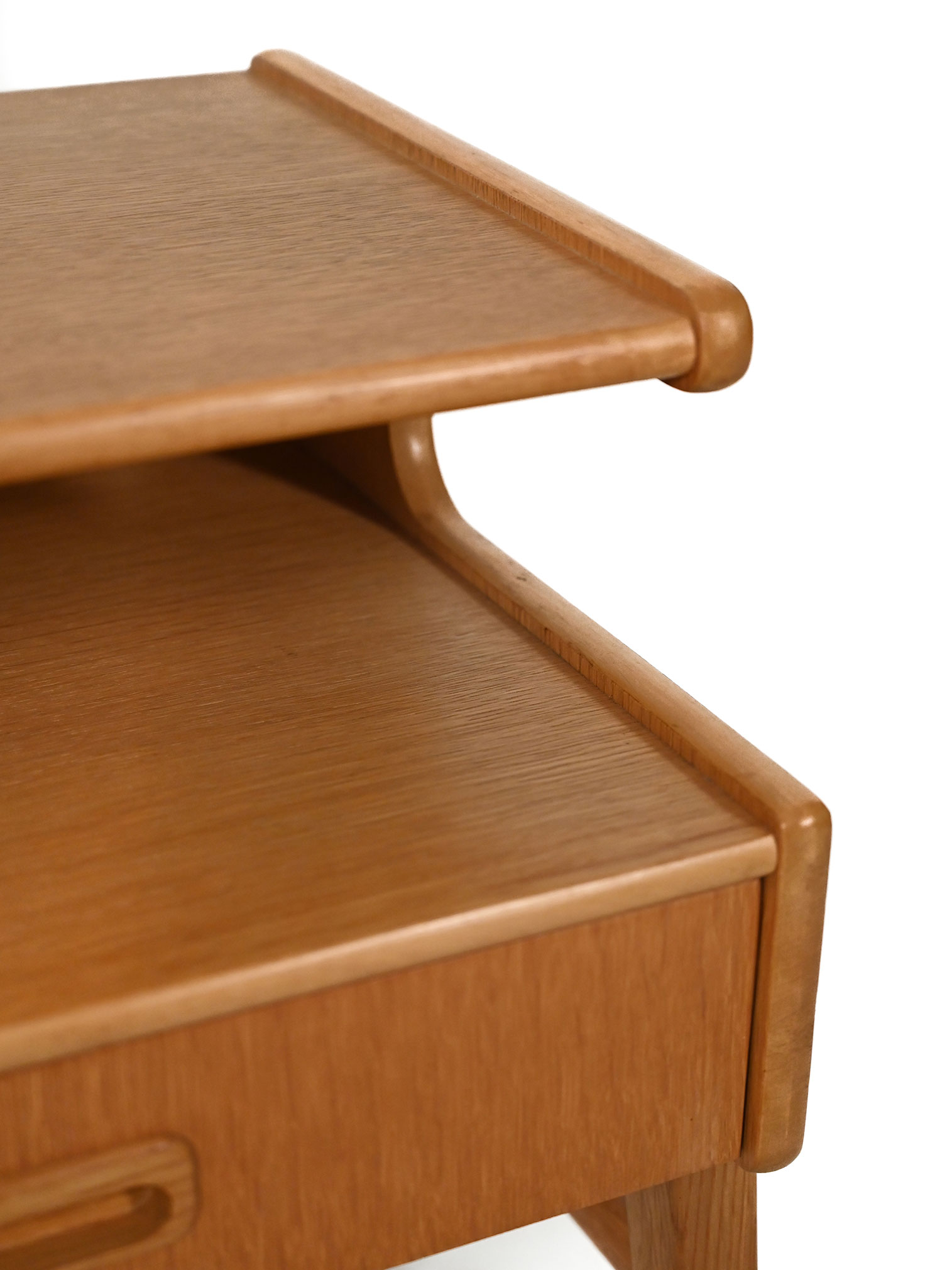 Pair of Scandinavian shaped nightstands oak-h Pair of Scandinavian shaped bedside tables in oak-h