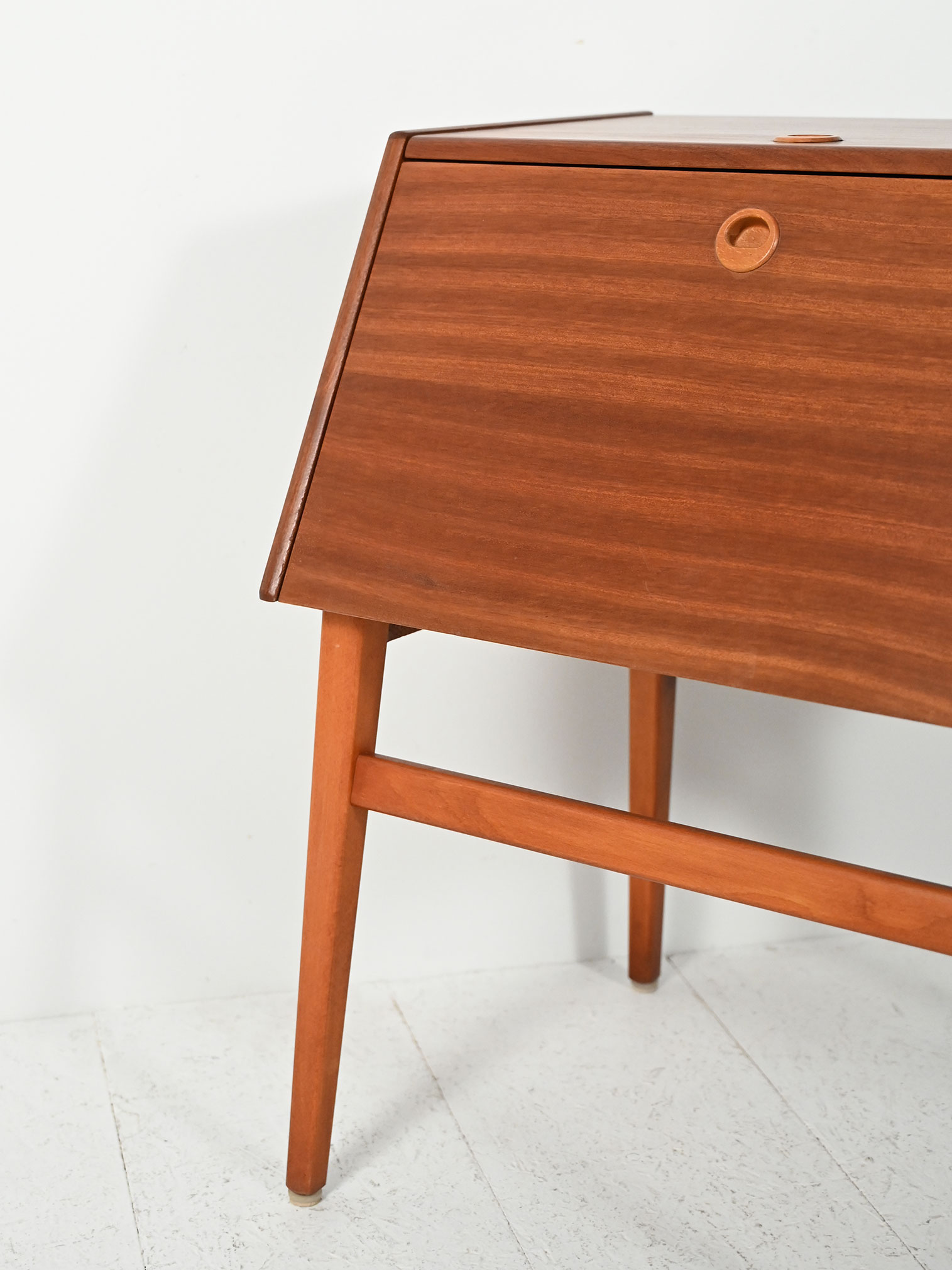 Swedish cutlery cabinet vitnage mahogany-g Swedish vitnage cutlery cabinet in mahogany-g