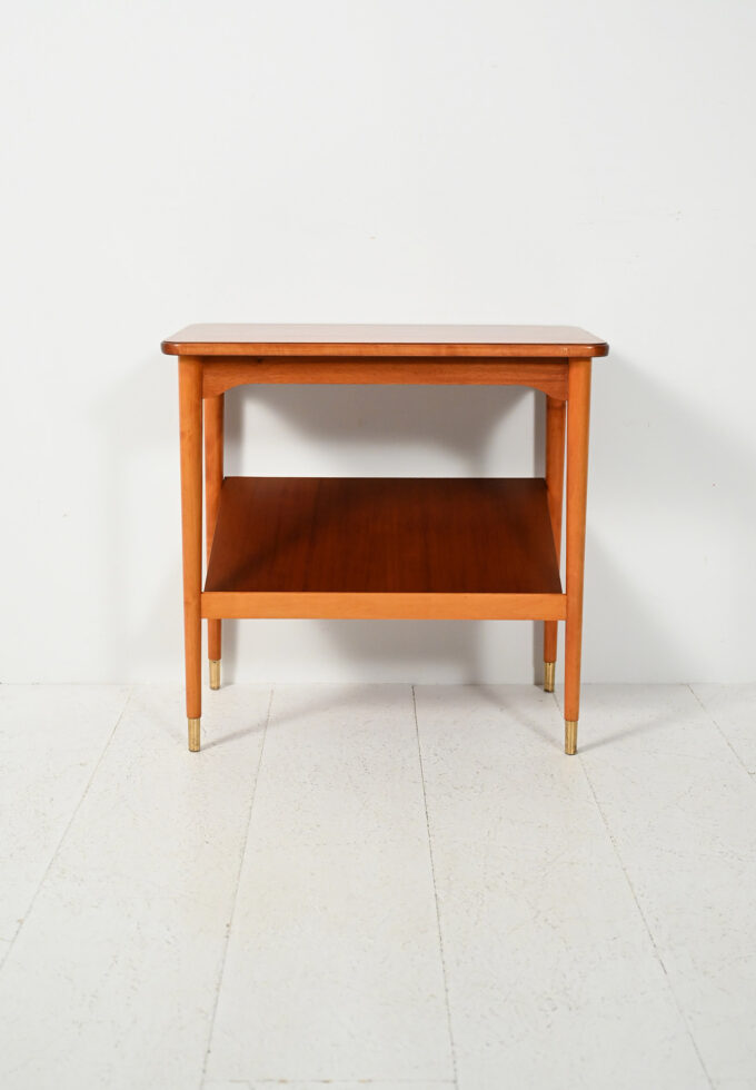 Coffee table scandinavo con mensola espositore-b