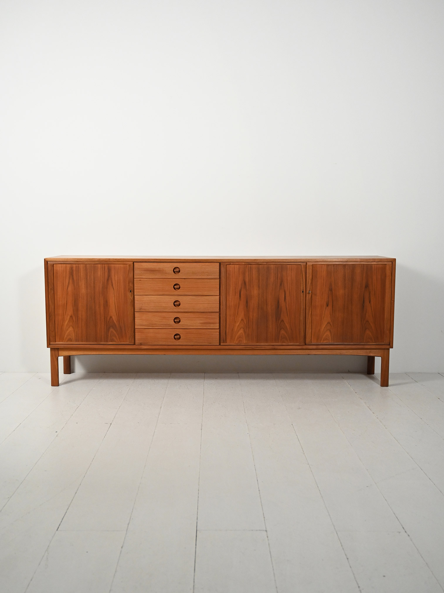 Sideboard teak modello "Tiveden"-b Sideboard in teak modello "Tiveden"-b