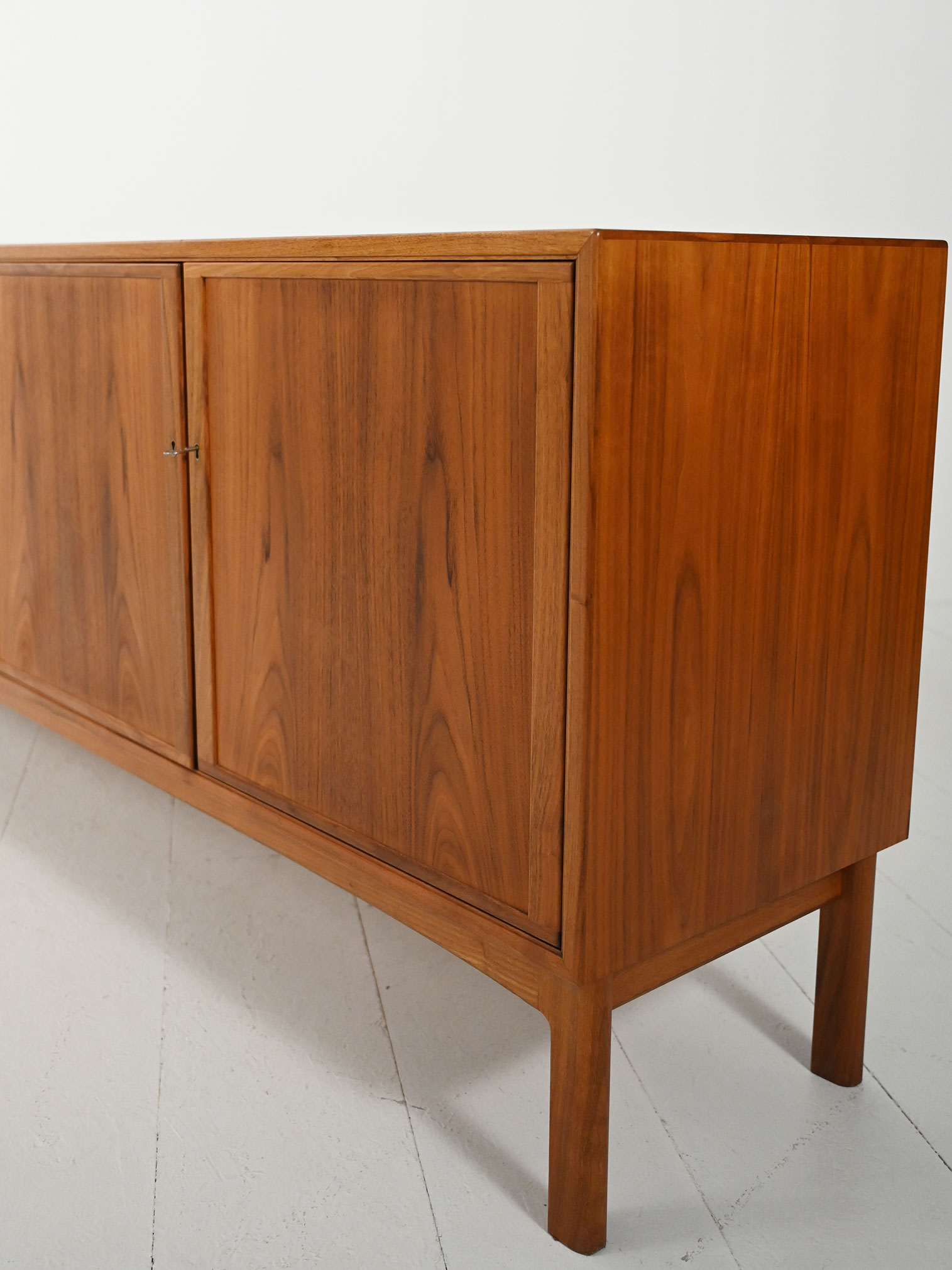 Sideboard teak modello "Tiveden"-n Sideboard in teak modello "Tiveden"-n