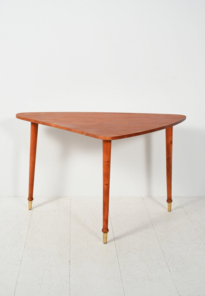 Coffee table triangolare scandinavo anni Sessanta-b