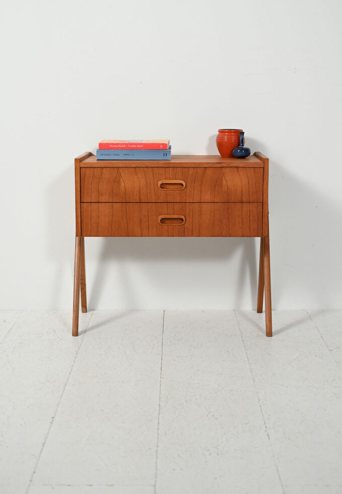 Comodino scandinavo in teak con due cassetti, anni Sessanta-a