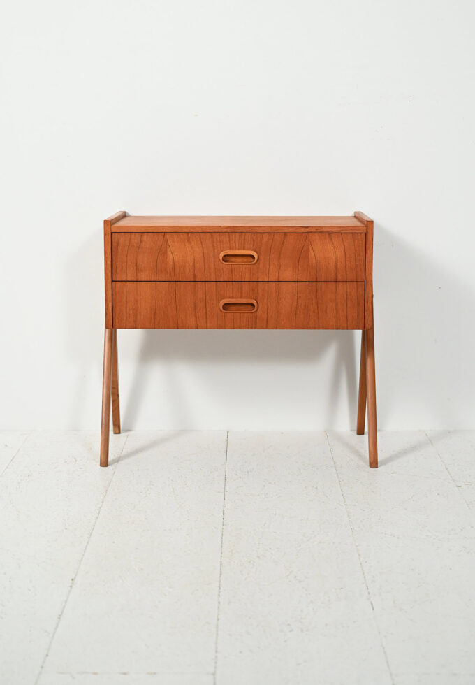 Comodino scandinavo in teak con due cassetti, anni Sessanta-b