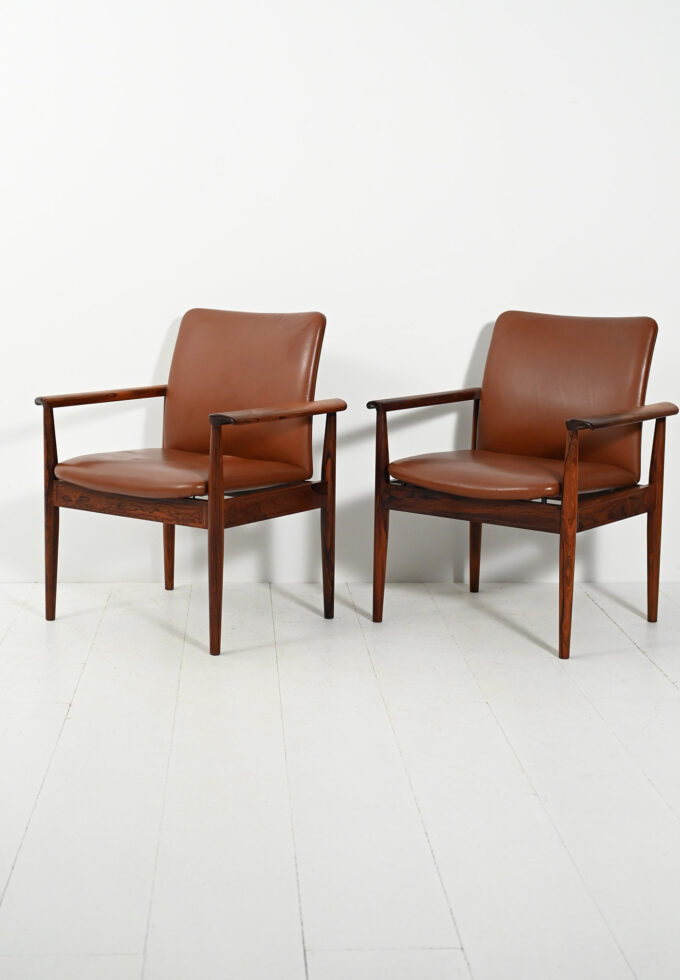 Coppia di poltrone “Diplomat” di Finn Juhl-b