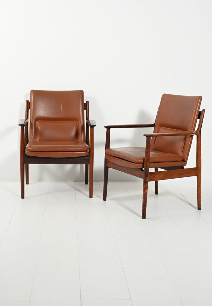 Pair of "Ark" armchairs by Arne Vodder in leather-a