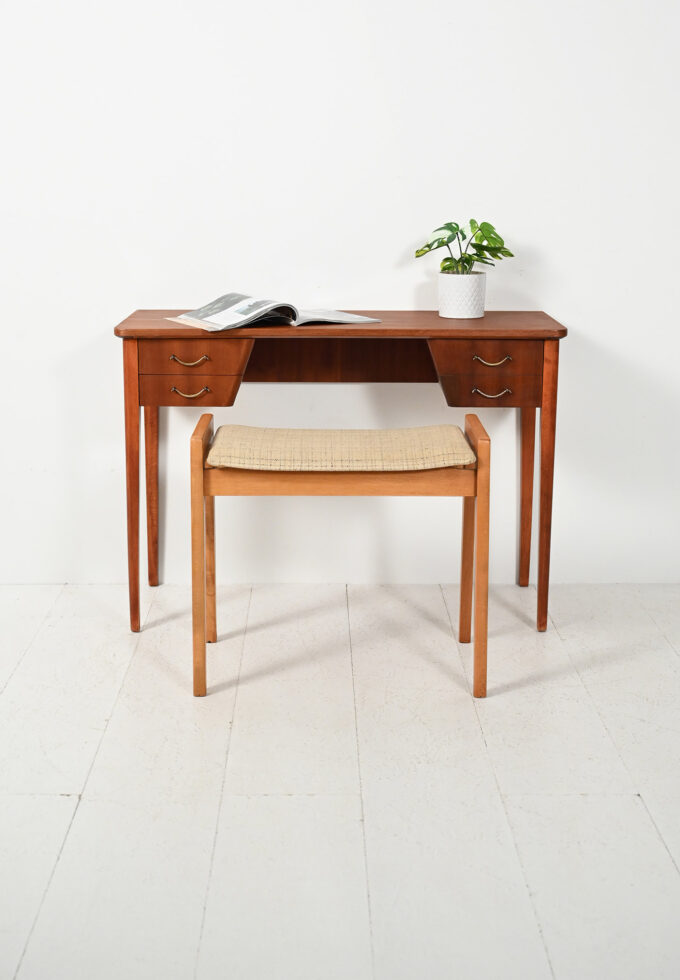 Scrivania scandinava in mogano con maniglie in ottone-a