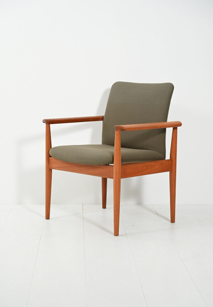 "Diplomat" armchair by Finn Juhl-a