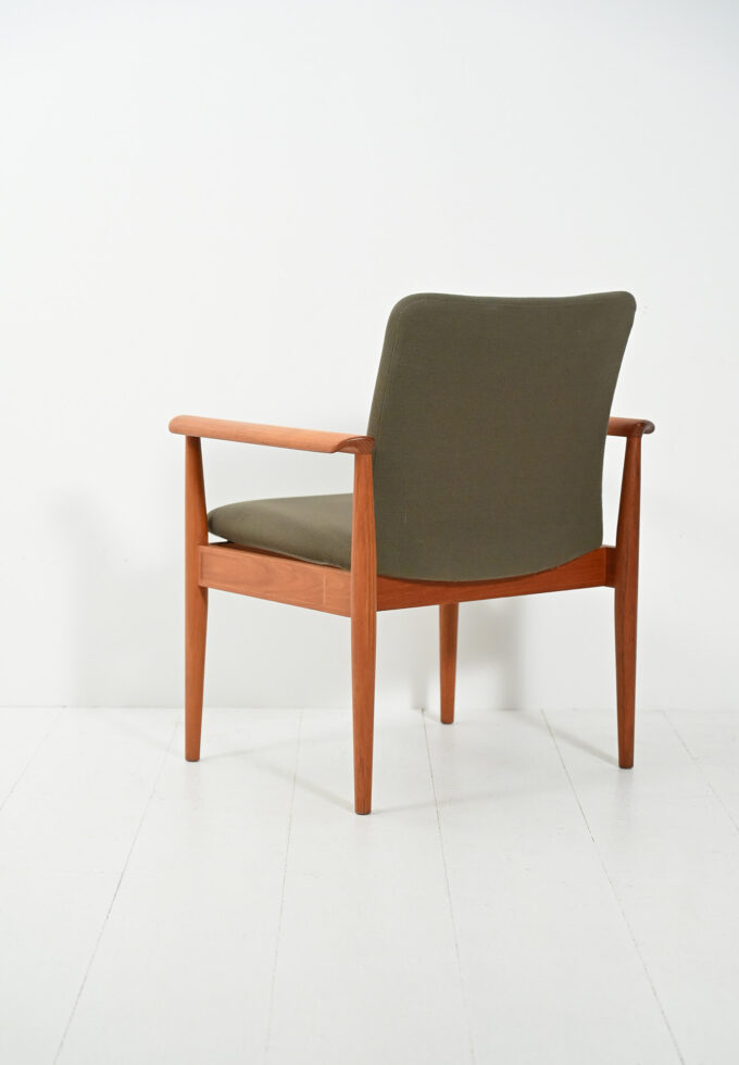 "Diplomat" armchair by Finn Juhl-b