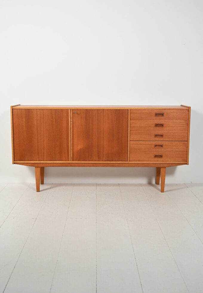 Scandinavian 60s sideboard with elegant lines-b