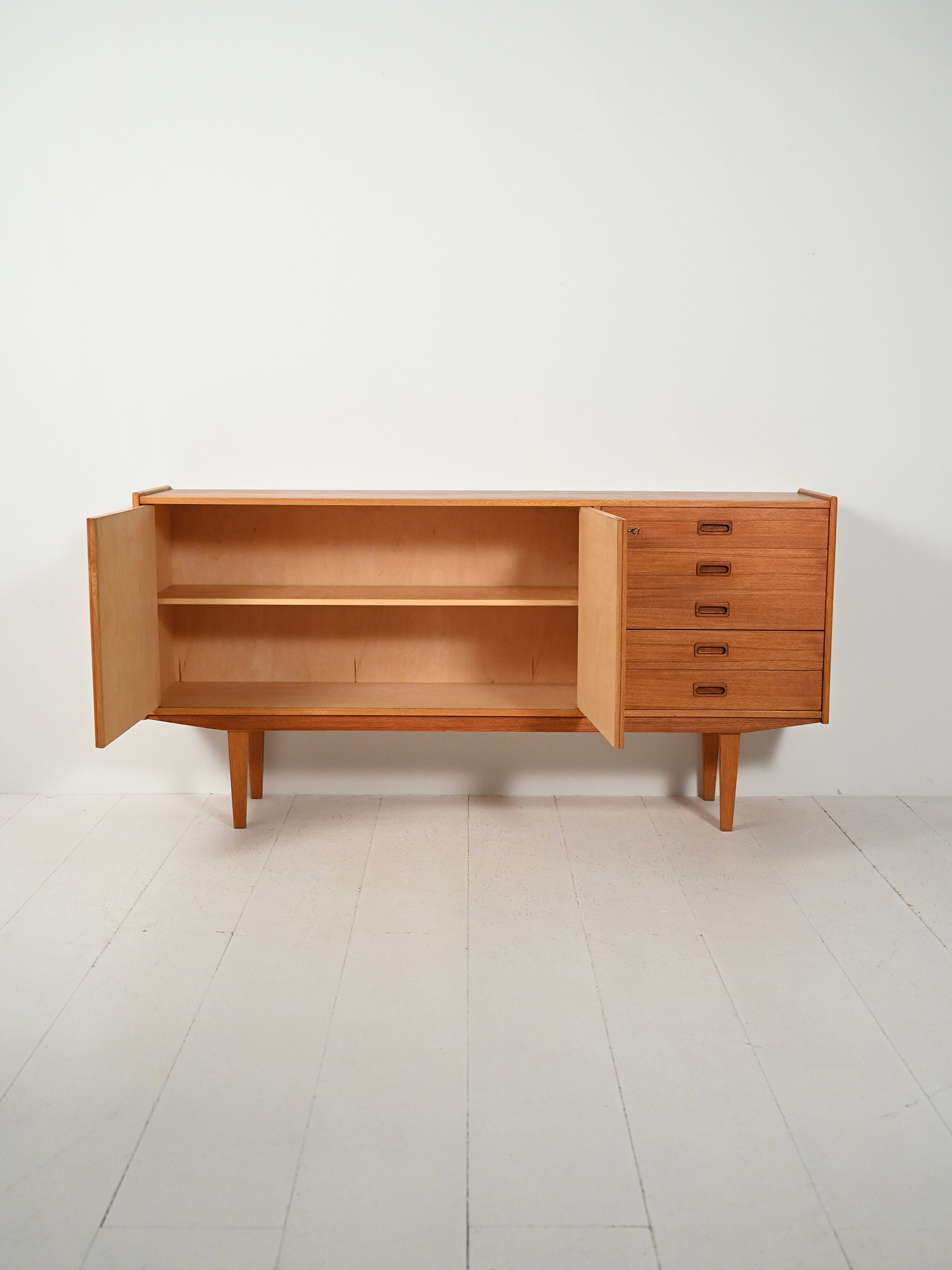 Scandinavian sideboard 60s elegant lines-c Scandinavian 60s sideboard with elegant lines-c