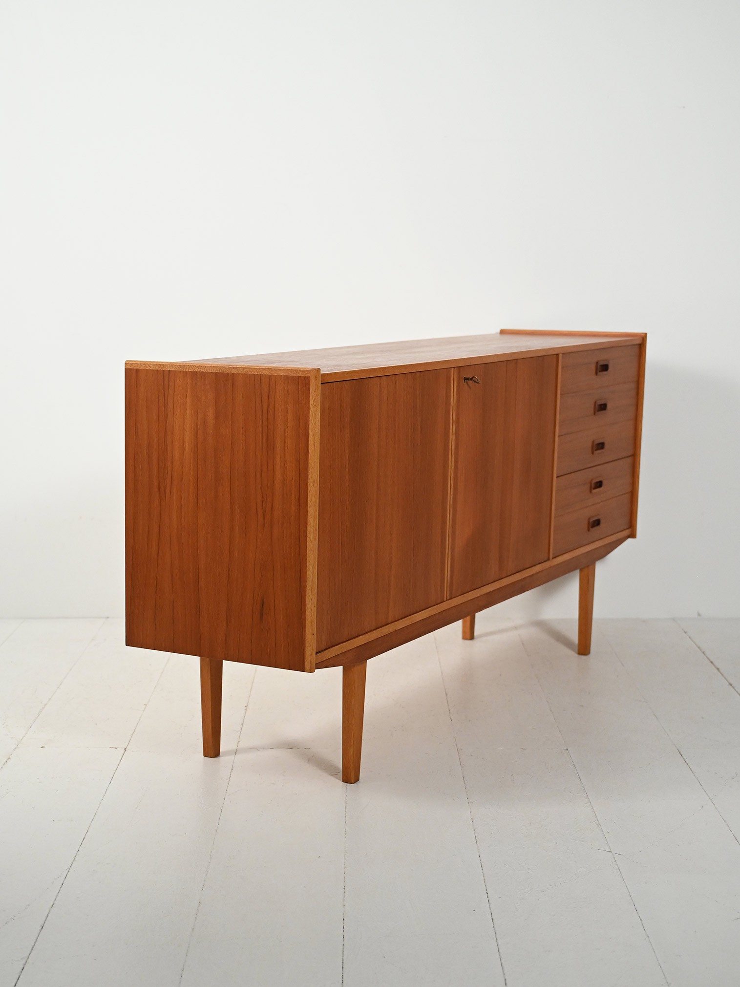 Scandinavian sideboard 60s elegant lines-d Scandinavian 60s sideboard with elegant lines-d