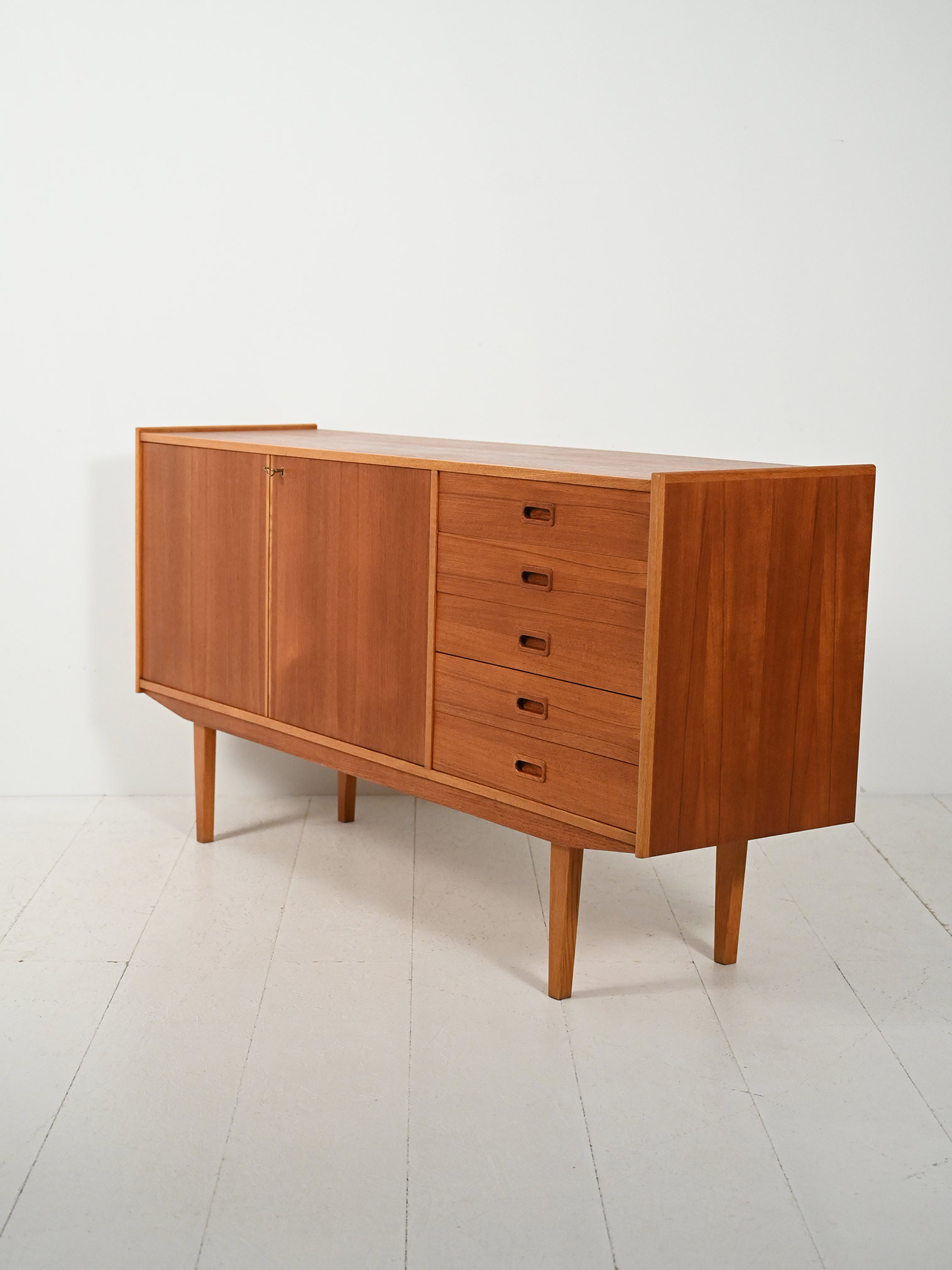 Scandinavian sideboard 60s elegant lines-e Scandinavian 60s sideboard with elegant lines-and