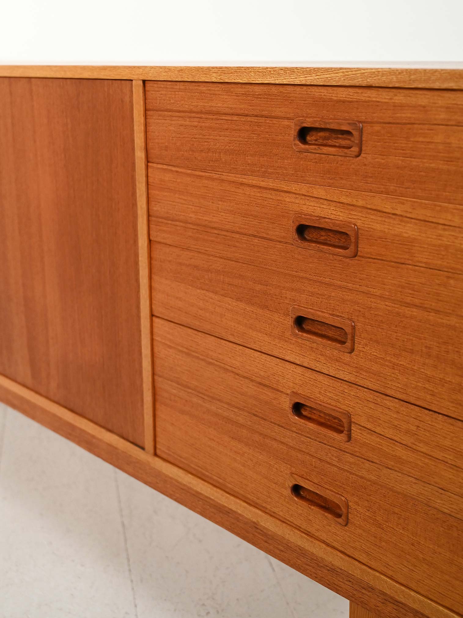 Scandinavian sideboard 60s elegant-l lines Scandinavian 60s sideboard with elegant lines-l