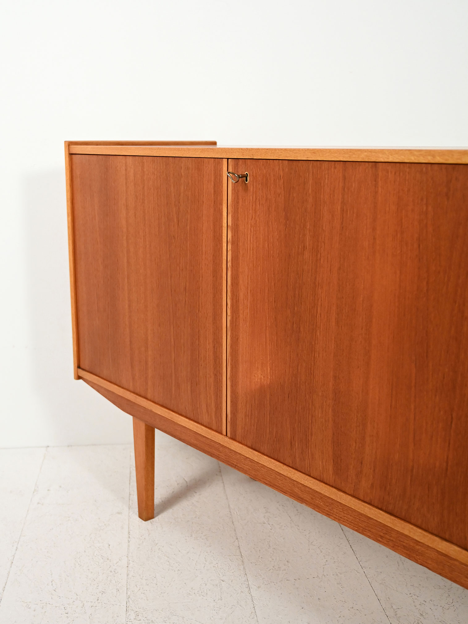 Scandinavian sideboard 60s elegant-m lines Scandinavian 60s sideboard with elegant lines-m
