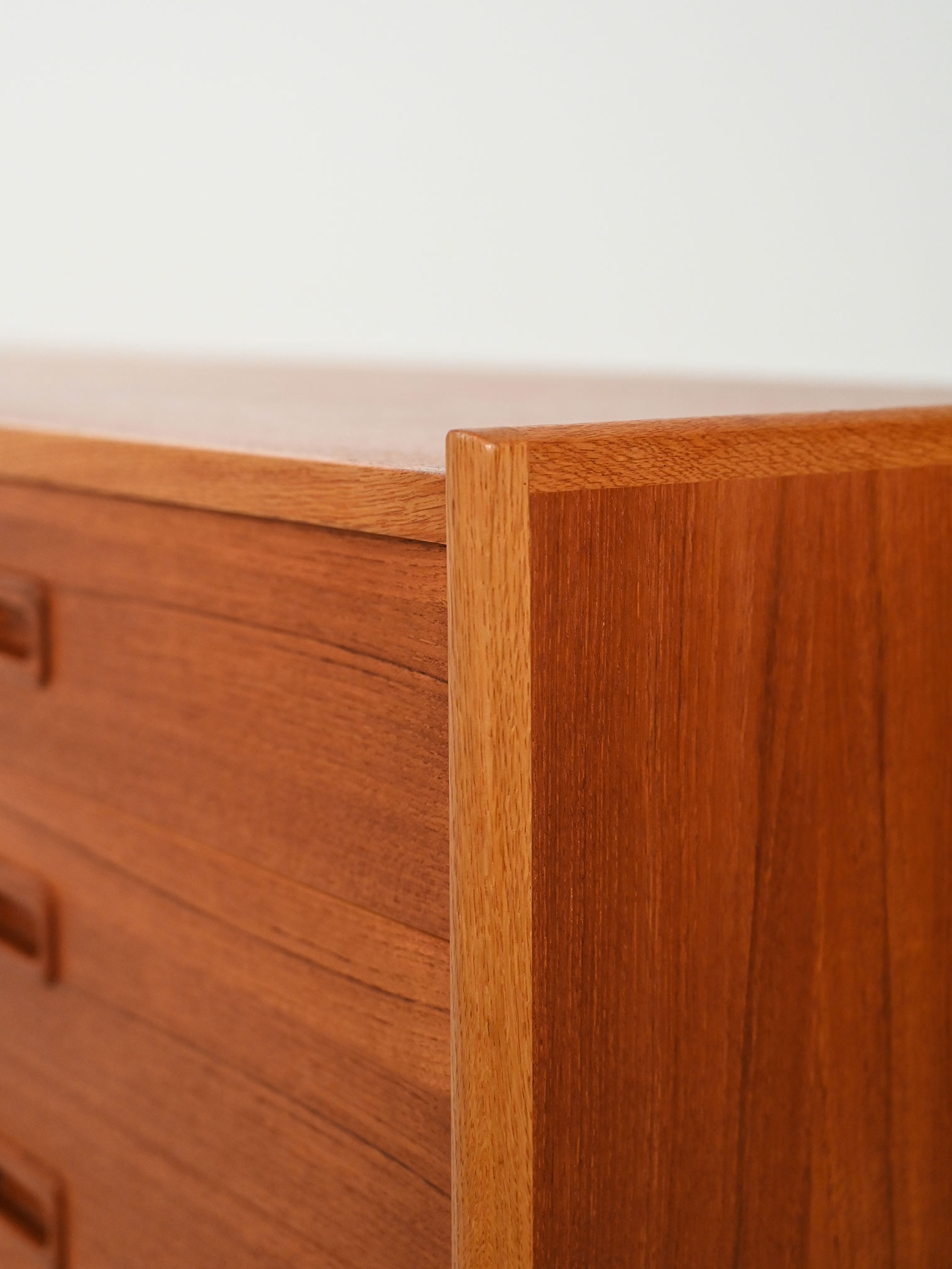 Scandinavian sideboard 60s elegant lines-o Scandinavian 60s sideboard with elegant lines-o