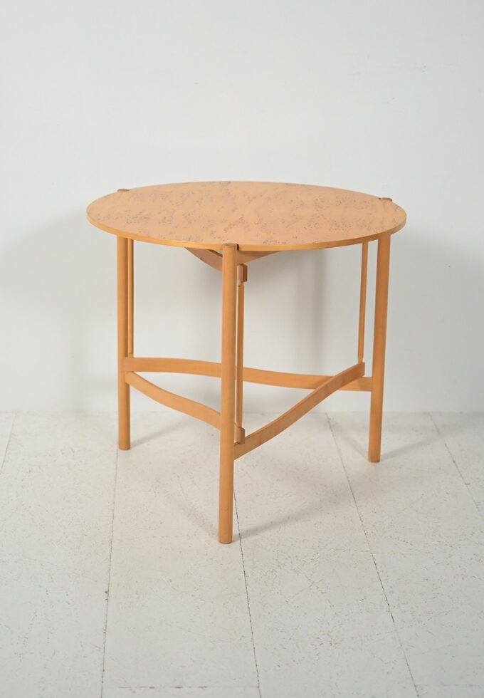 Coffee table scandinavo rotondo in betulla di Karl Andersson & Söner-b