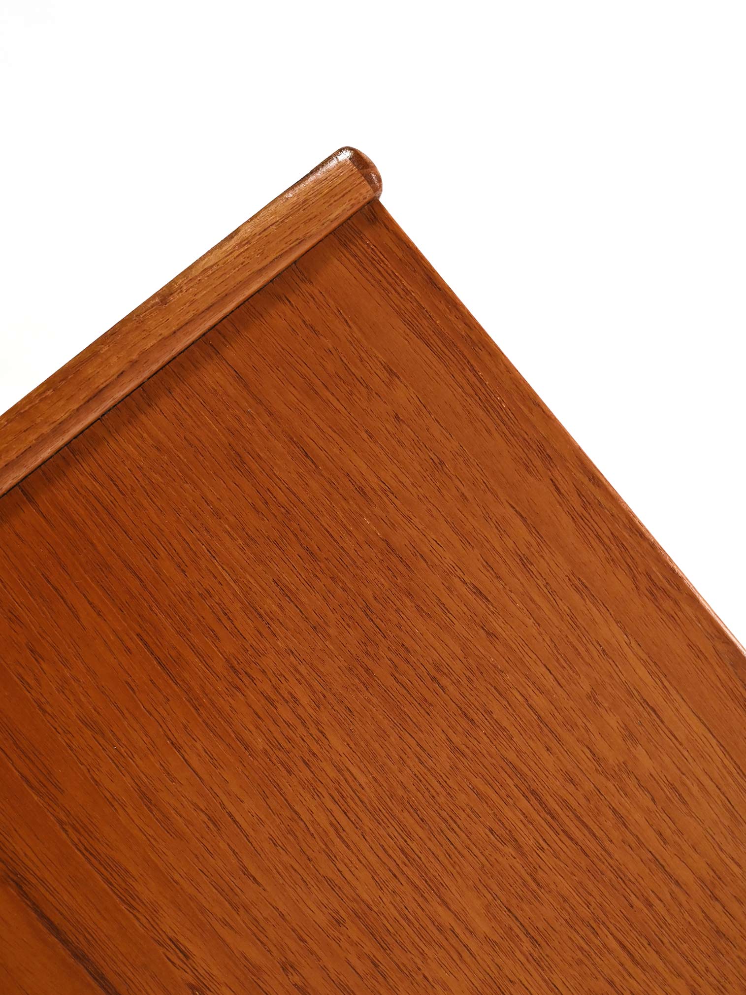 Sideboard scandinavo 60s maniglie sbalzo-m Sideboard scandinavo anni 60 con maniglie a sbalzo-m