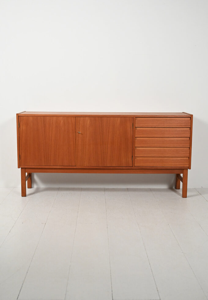 Scandinavian 60s sideboard with geometric lines-b