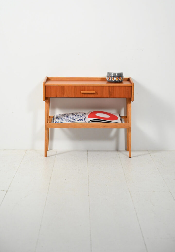 Comodino scandinavo con cassetto e portariviste-a