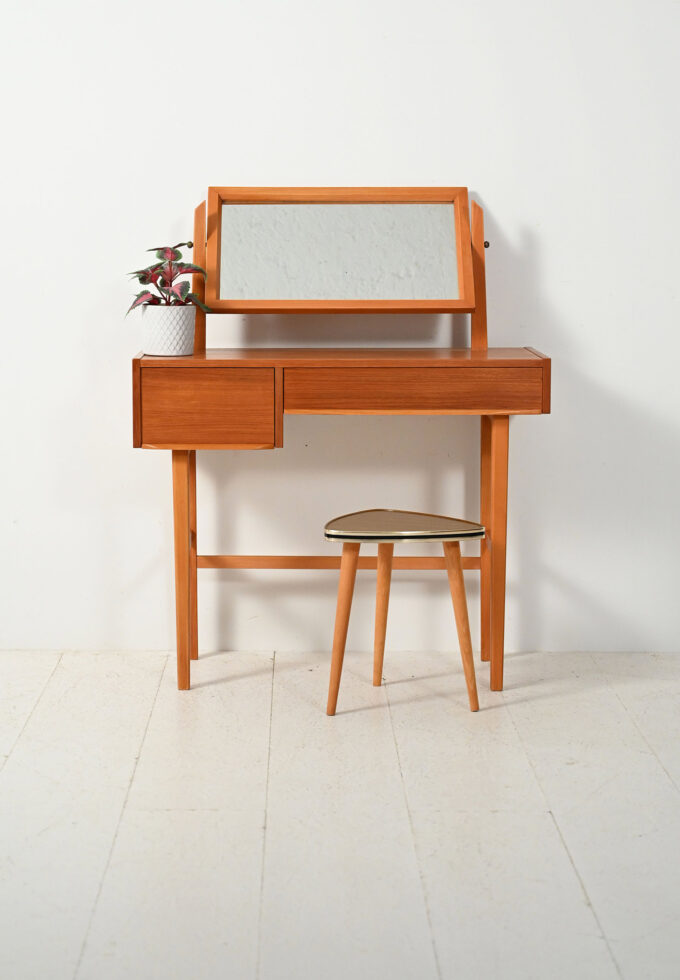 Toeletta scandinava anni ’60 in teak con specchio reclinabile-a