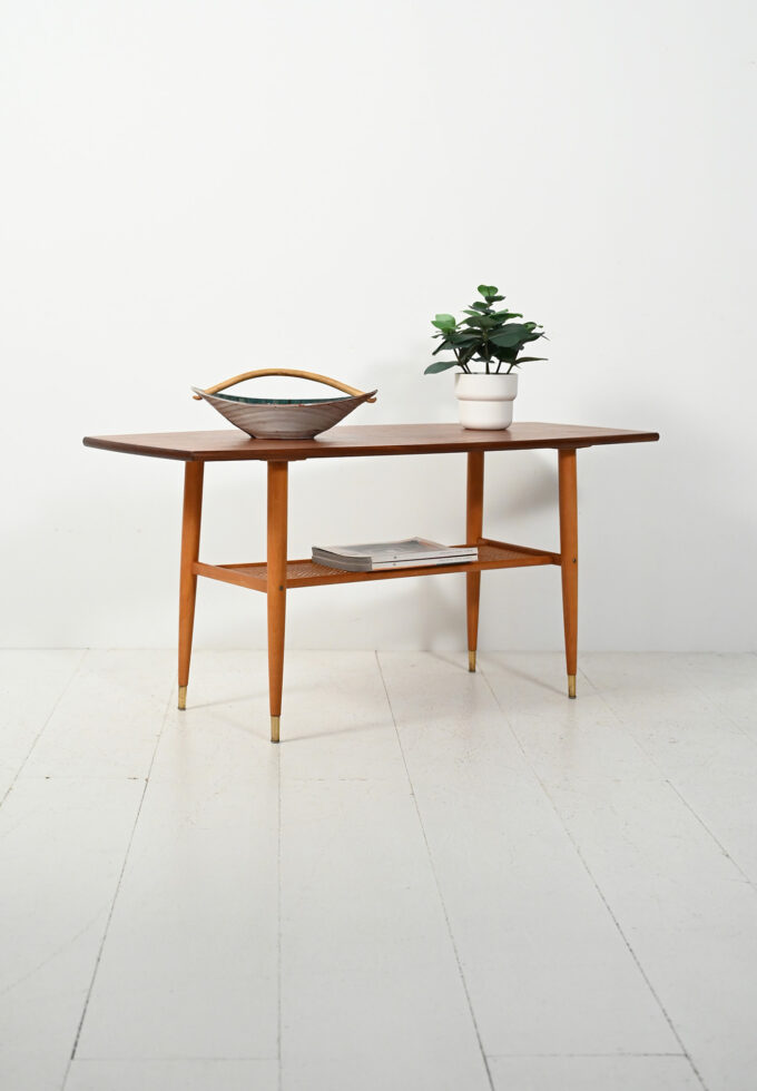 Coffee table scandinavo vintage in teak con piano a barchetta-a