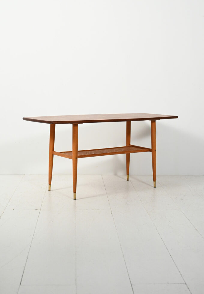 Coffee table scandinavo vintage in teak con piano a barchetta-b