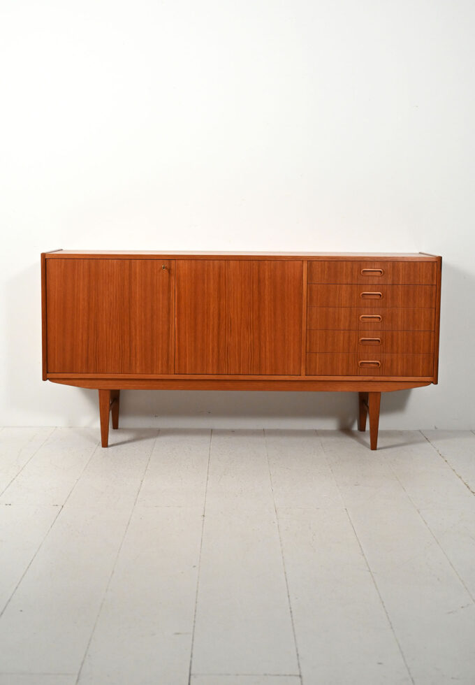 Sideboard scandinavo in teak anni ’50-’60-b