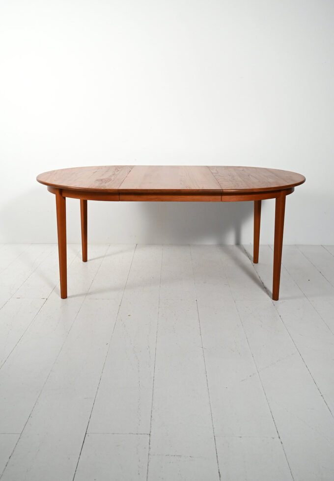 Tavolo rotondo allungabile in teak di Svante Skogh-a