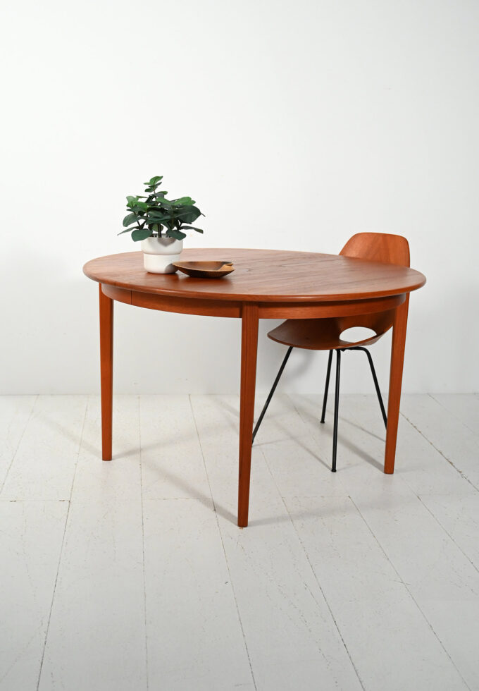 Tavolo rotondo allungabile in teak di Svante Skogh-b