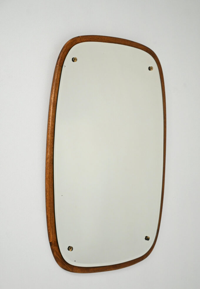 Specchio scandinavo ovoidale anni ’60 in rovere-a