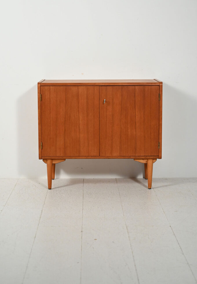 Cabinet scandinavo in teak e rovere Sonett, anni ’60-b