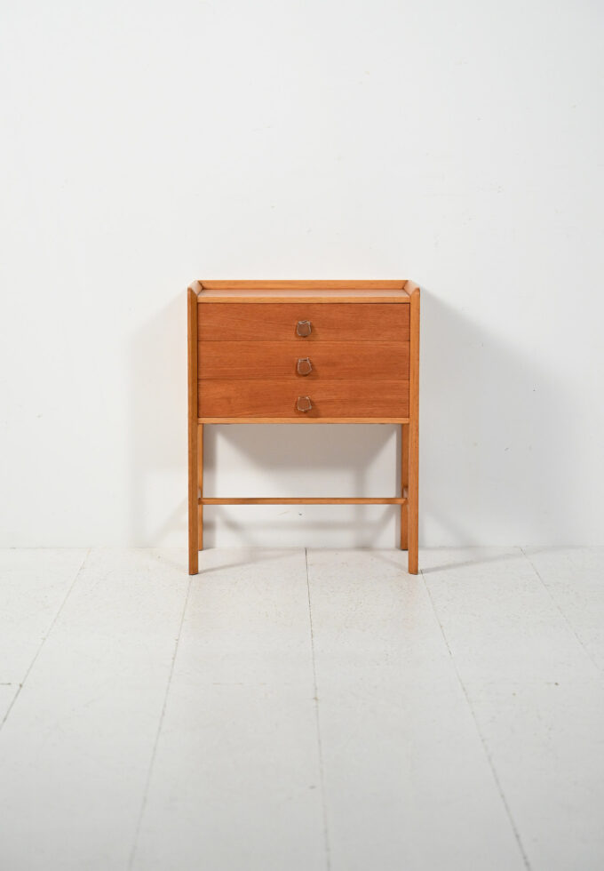 Comodino scandinavo anni Sessanta-b