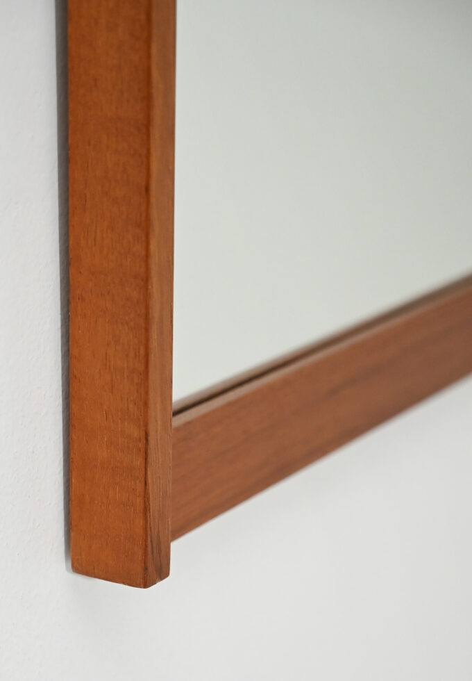 Specchio scandinavo in teak anni Sessanta-b