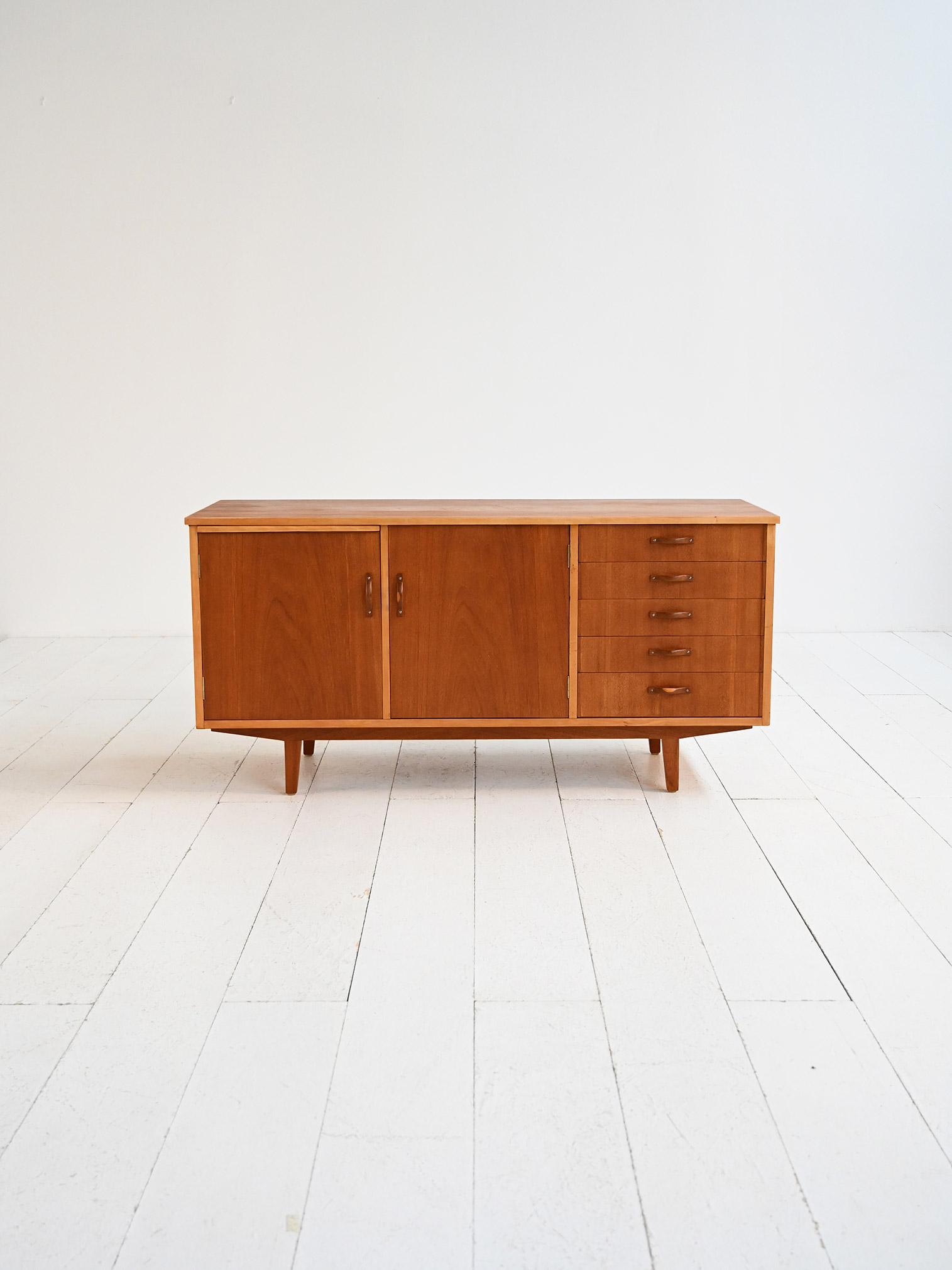 Sideboard scandinavo teak piano estraibile 60s-c Sideboard scandinavo teak con piano estraibile anni ’60-c