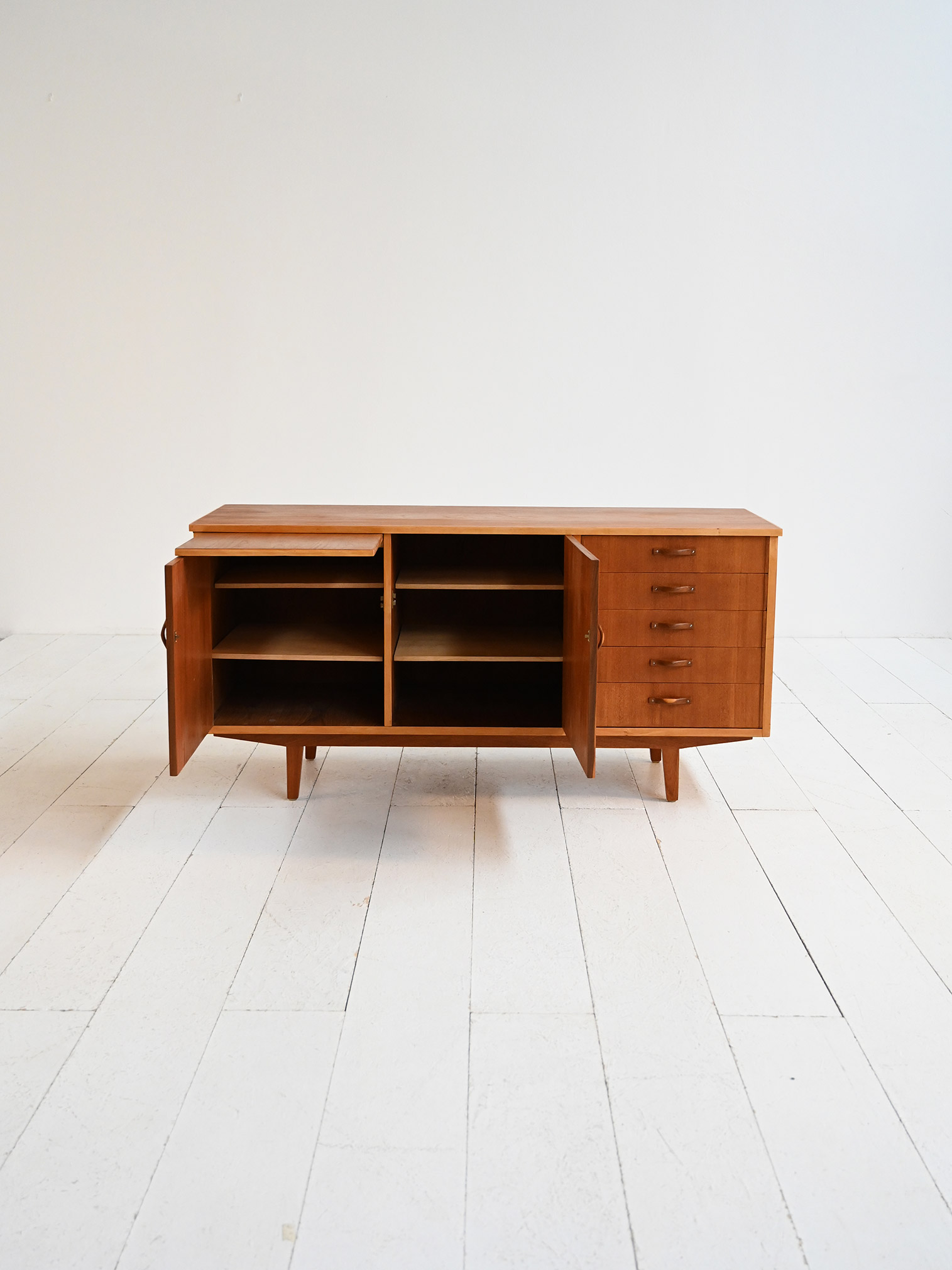 Sideboard scandinavo teak piano estraibile 60s-d Sideboard scandinavo teak con piano estraibile anni ’60-d
