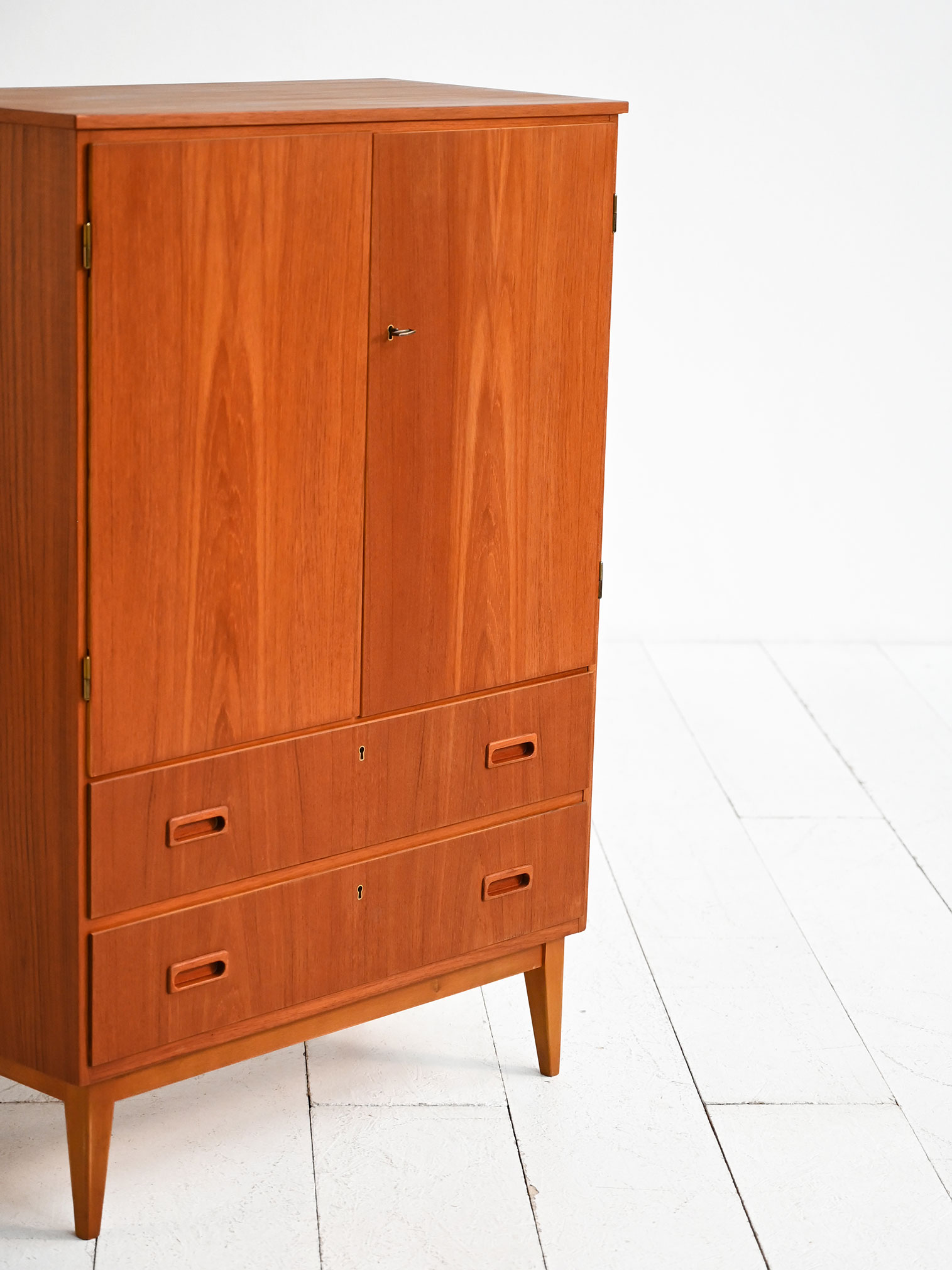 Scandinavian cabinet 60s teak-g Scandinavian 1960s teak-g cabinet.