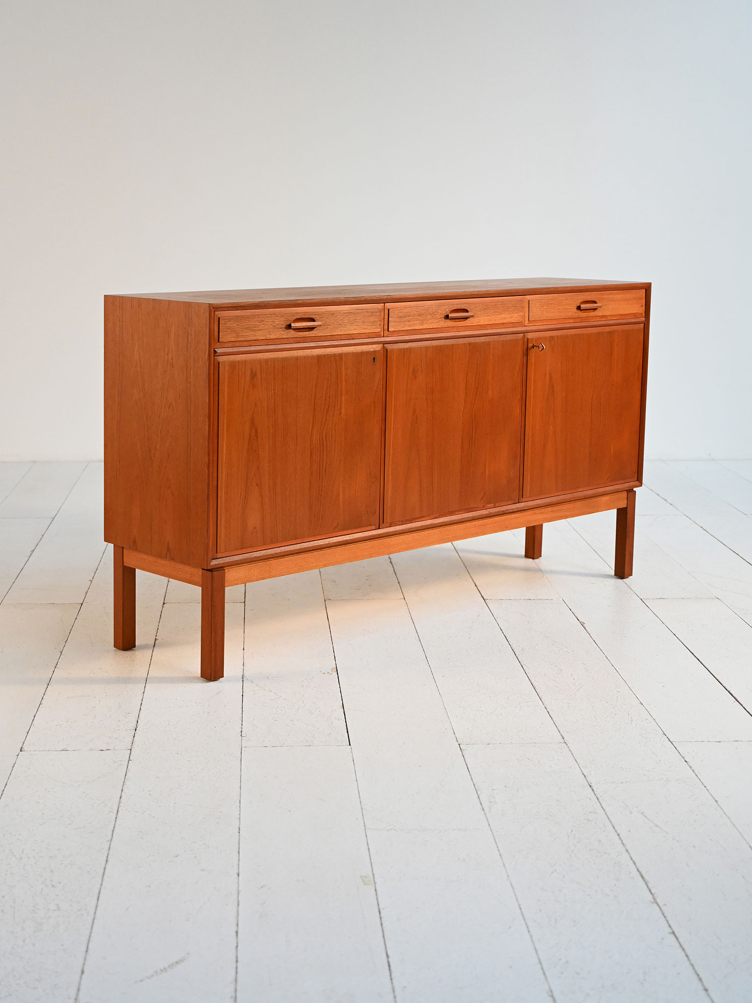 Scandinavian teak sideboard 50-60s-e Scandinavian teak sideboard, 1950s-60s-e