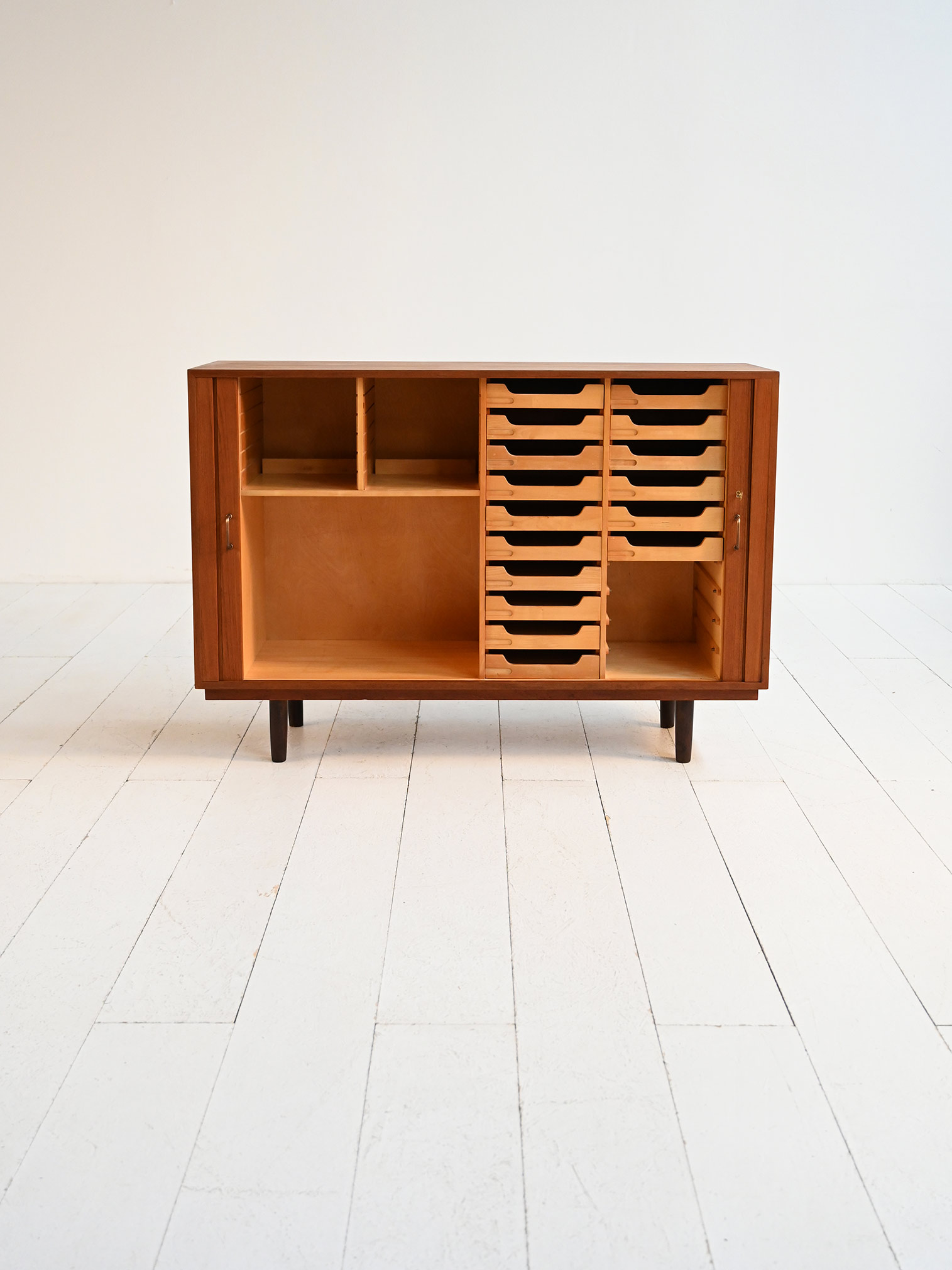 Highboard scandinavo teak 50s-d Highboard scandinavo in teak anni ’50-d