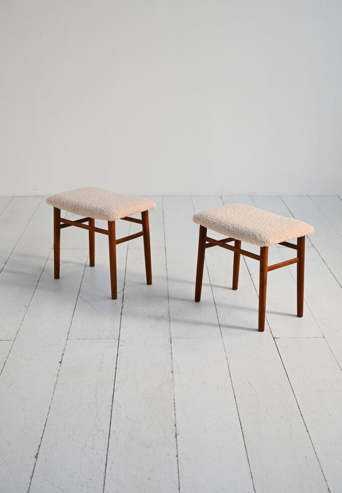 Sgabelli scandinave anni ’60 in teak e pelle di pecora-c
