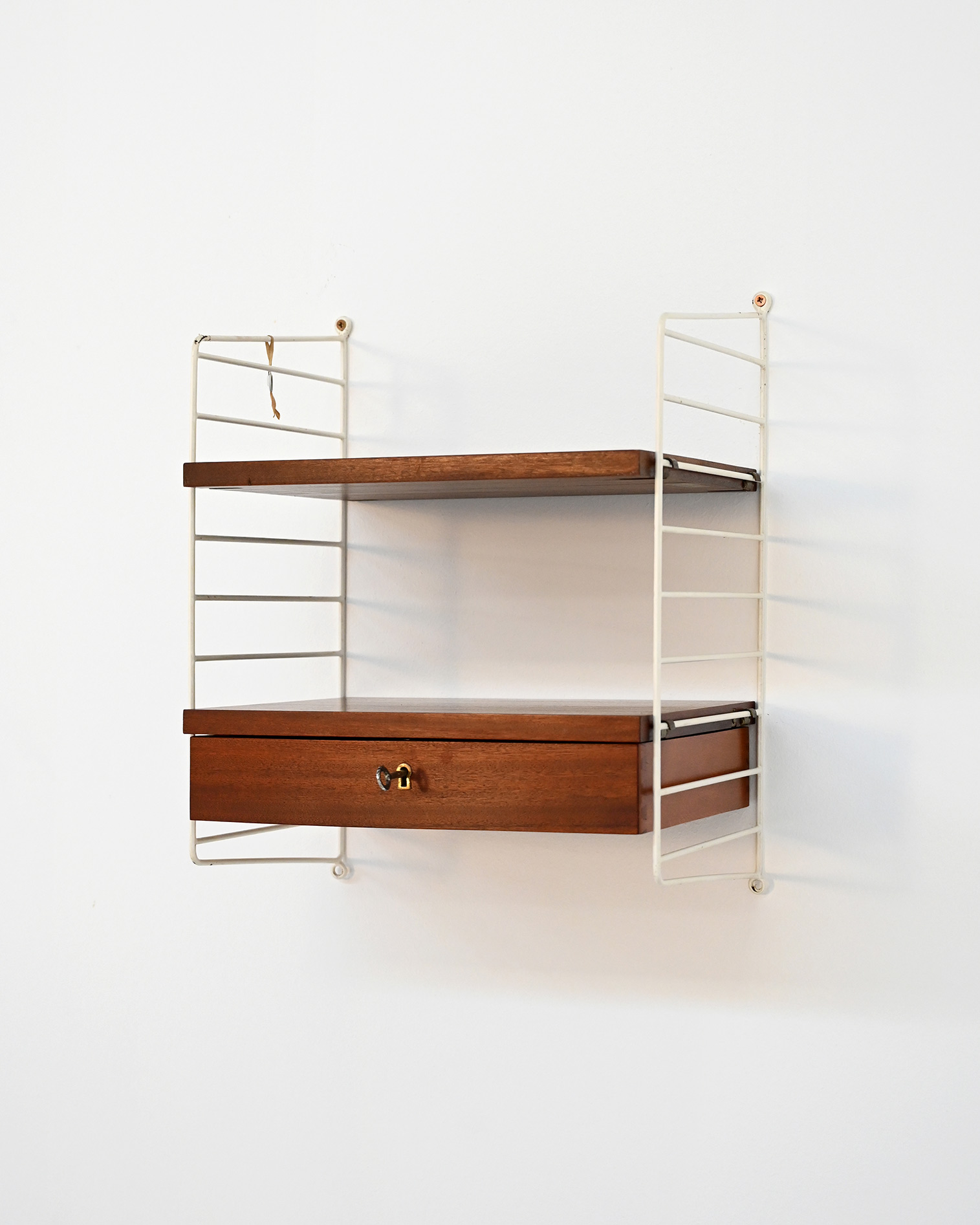 Wall shelf drawer BFB-hyllan String Design 50s-b Wall shelf with drawer produced by BFB-hyllan for String Design, 1950s-b