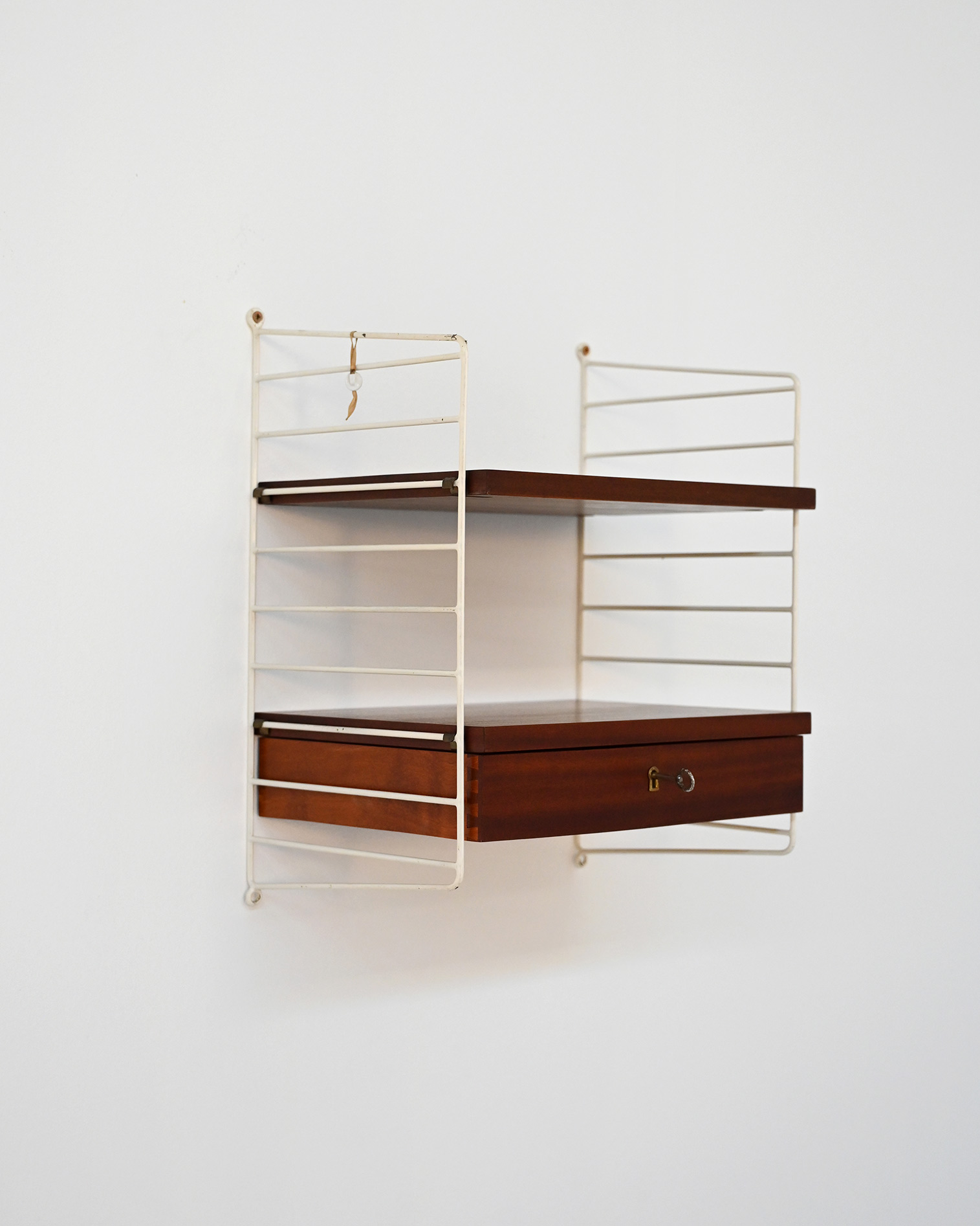 Wall shelf drawer BFB-hyllan String Design 50s-c Wall shelf with drawer produced by BFB-hyllan for String Design, 1950s-c
