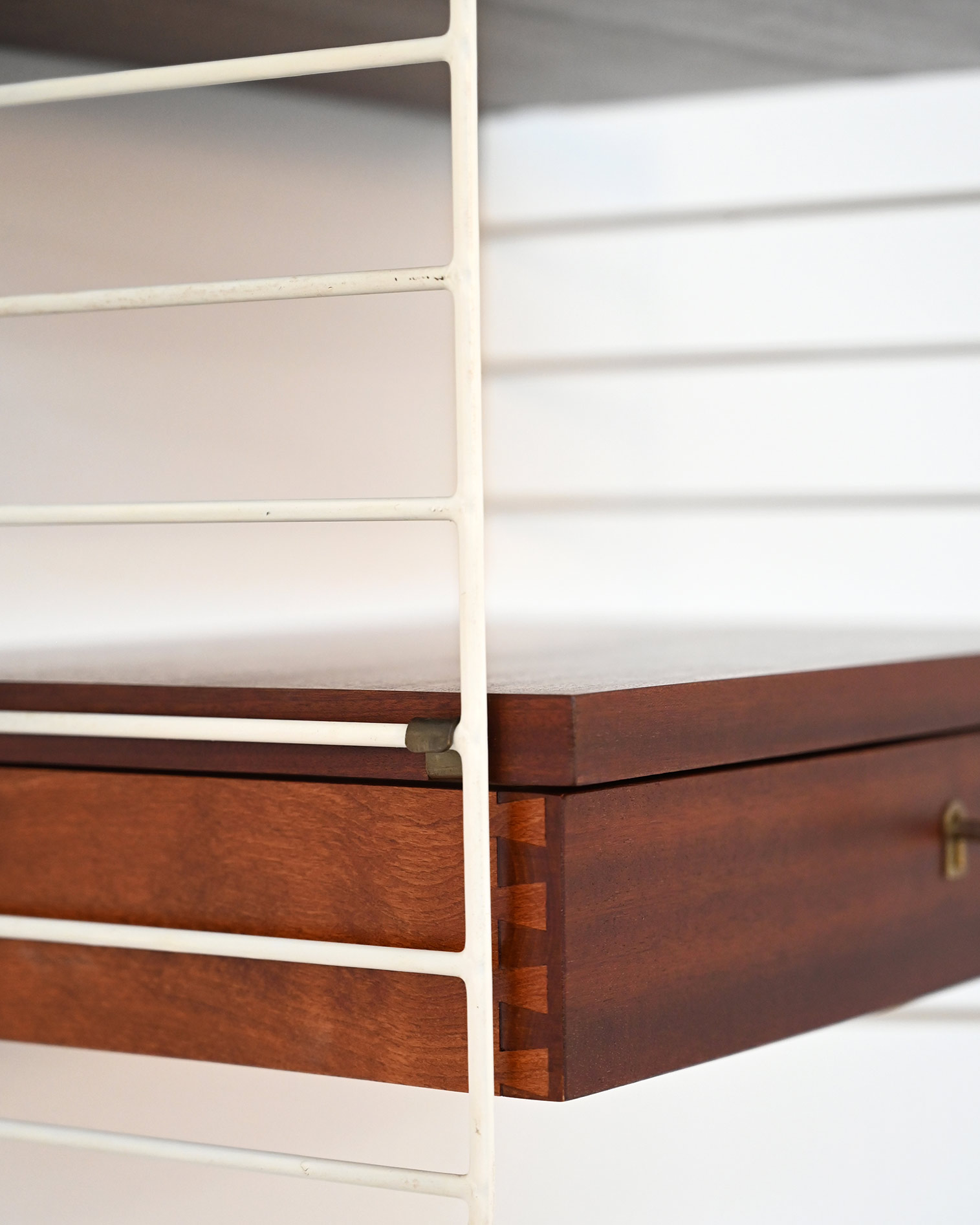 Wall shelf drawer BFB-hyllan String Design 50s-d Wall shelf with drawer produced by BFB-hyllan for String Design, 1950s-d
