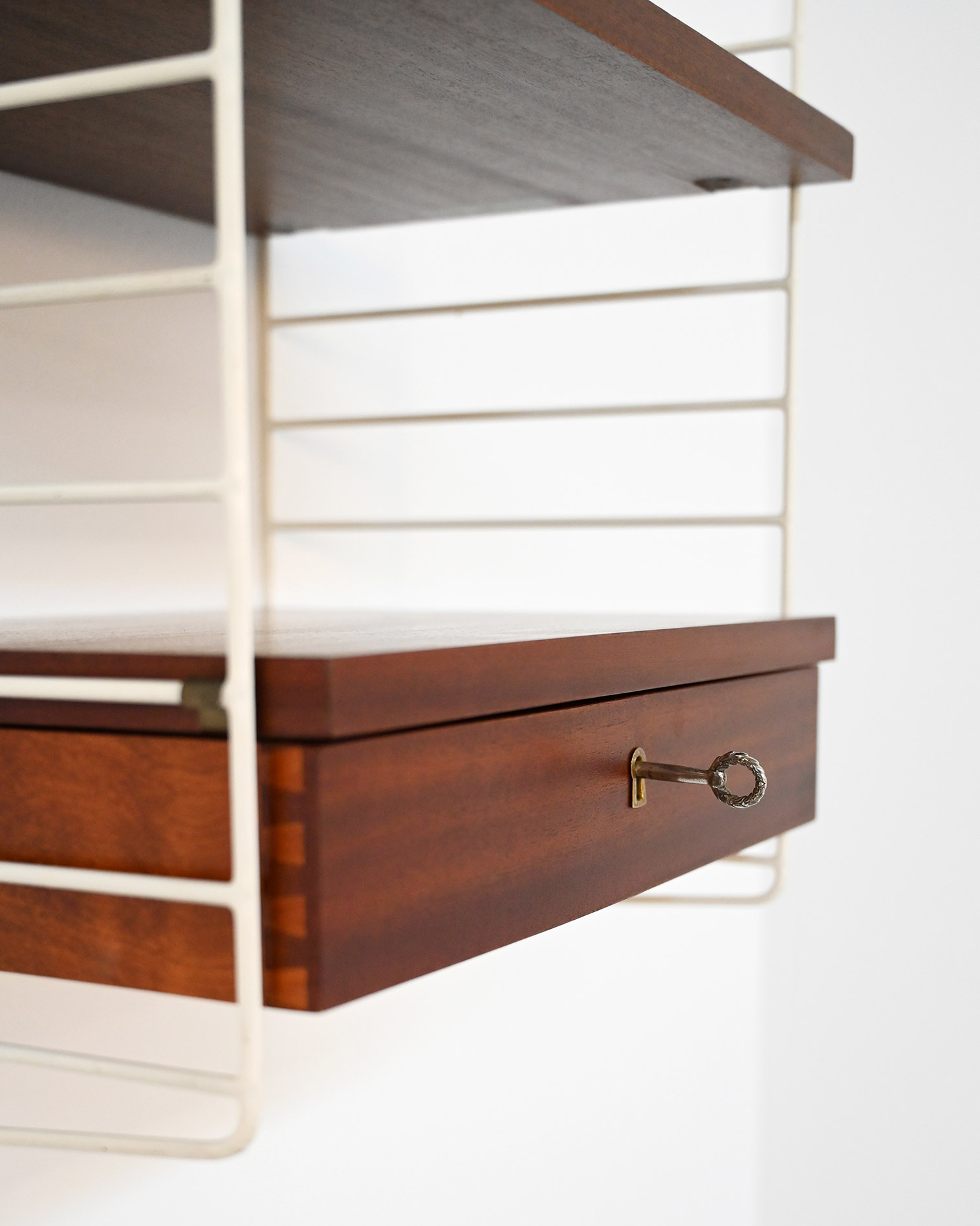 Wall shelf drawer BFB-hyllan String Design 50s-g Wall shelf with drawer produced by BFB-hyllan for String Design, 1950s-g