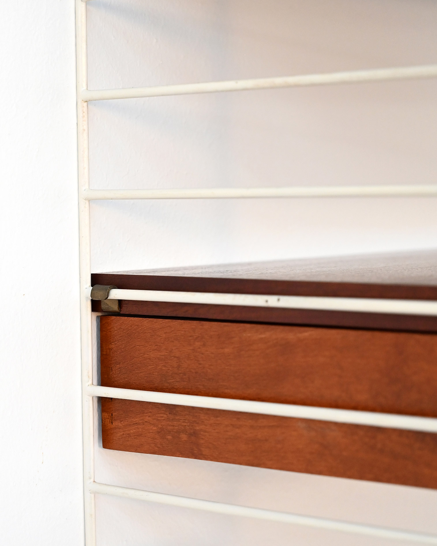 Wall shelf drawer BFB-hyllan String Design 50s-h Wall shelf with drawer produced by BFB-hyllan for String Design, 1950s-h