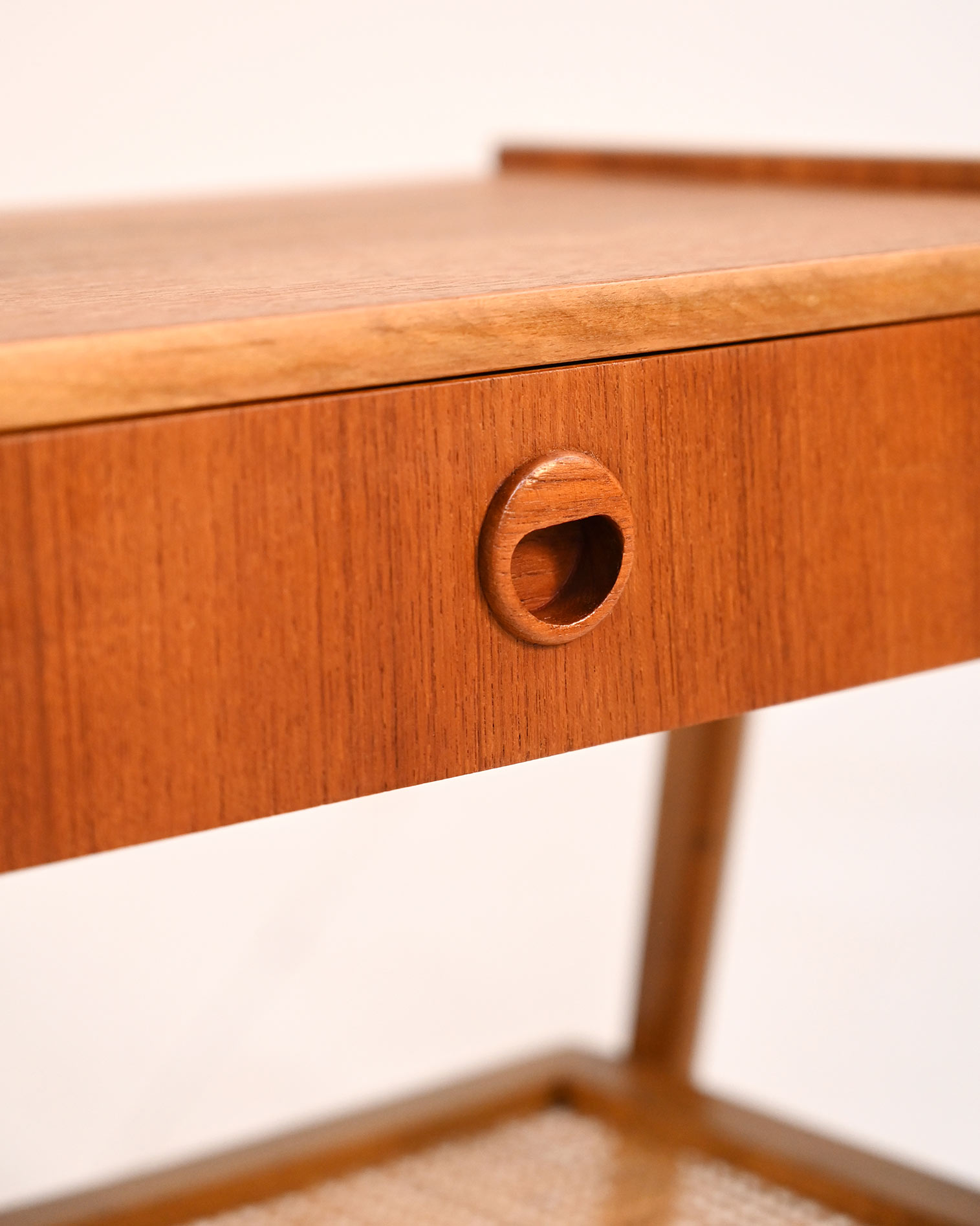 Scandinavian teak bedside table rattan shelf 50s-f Scandinavian teak bedside table with rattan shelf, 1950s-f