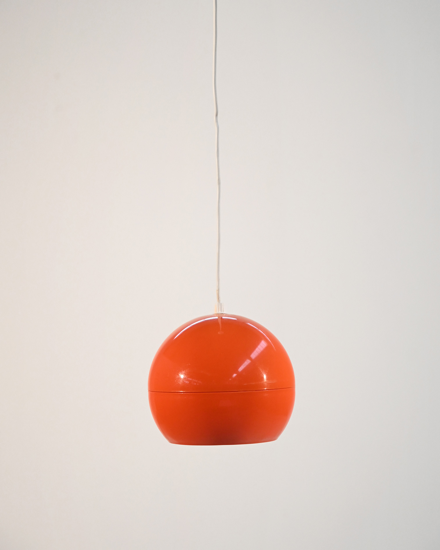 Lampada soffitto Space Age arancio 60s-e Lampada da soffitto in stile Space Age arancio, anni 60-e