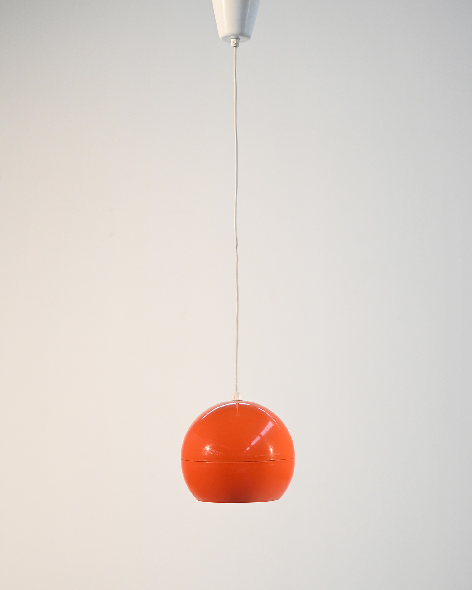 Lampada soffitto Space Age arancio 60s-f Lampada da soffitto in stile Space Age arancio, anni 60-f