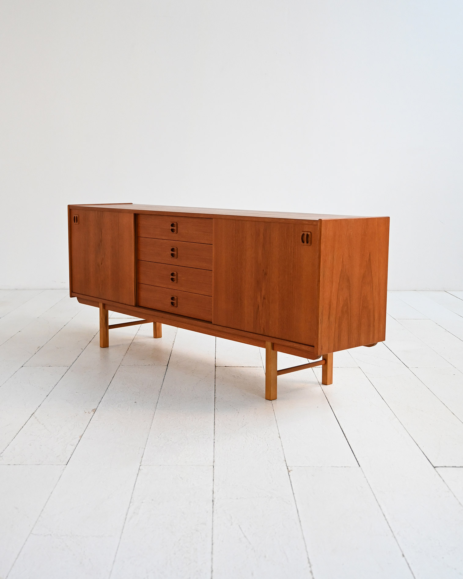 Sideboard “Korsör” scandinavo teak 60s-d Sideboard modello “Korsör” scandinavo in teak anni ’60-d